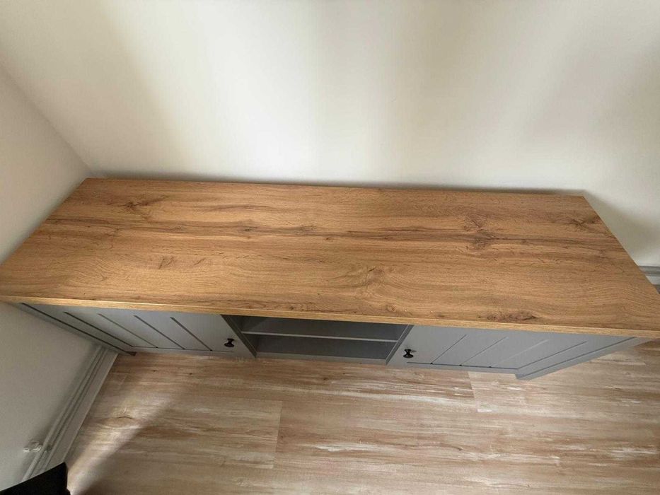 Vând comodă pentru tv