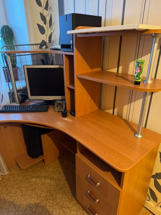 Продал компьютерный угловой стол