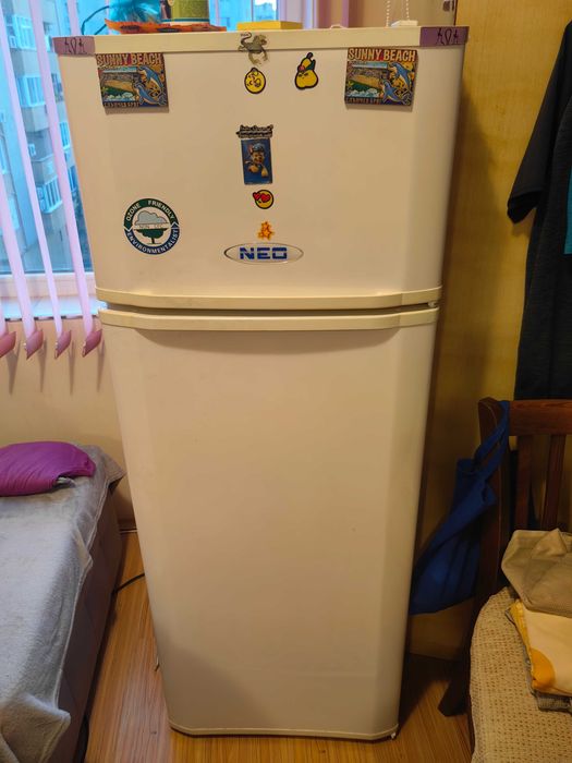 продава хладилник NEO