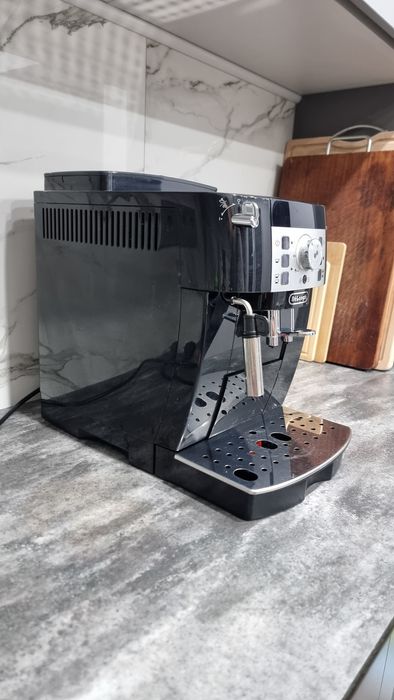Кофемашина Delonghi Magnifica