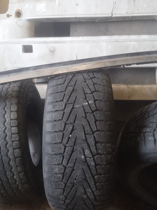 Продам резину на 20.