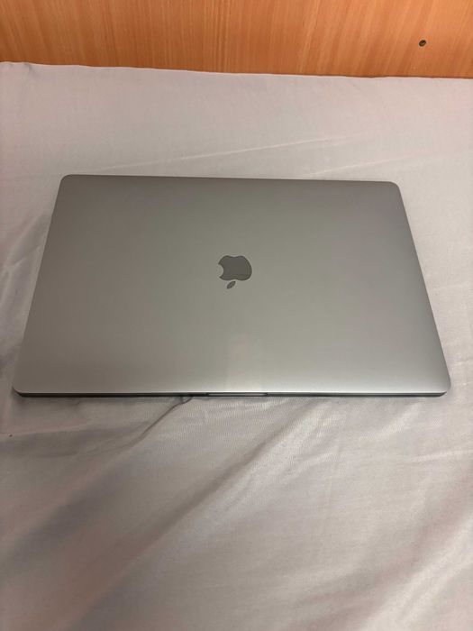 MacBook Pro 2019 16'' Touch Bar i7, 512GB, 16GB RAM, Radeon Pro 5300M