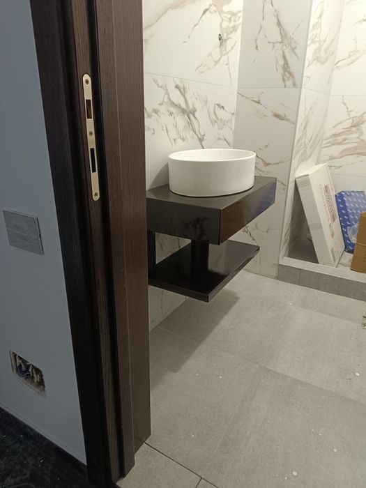 Mobilier lemn masiv pentru baie