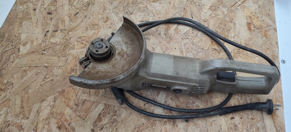 Продам болгарку 180`