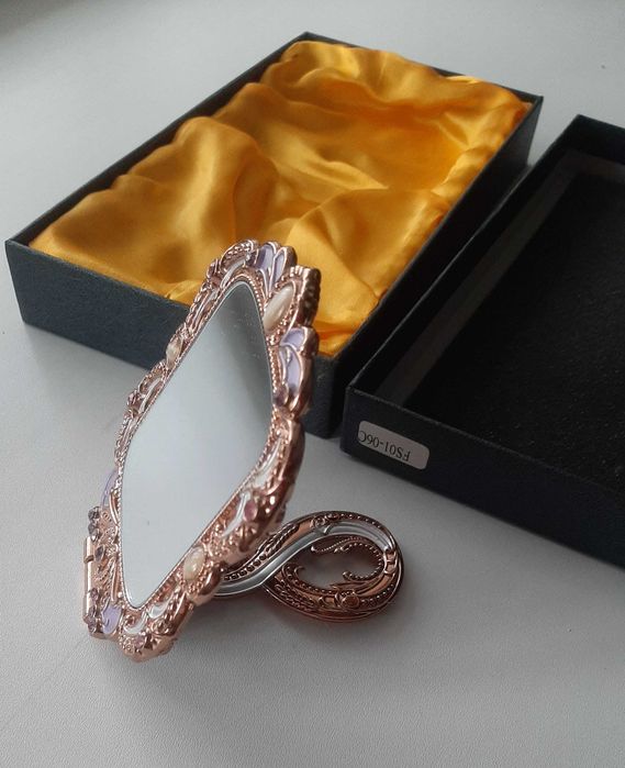 Зеркало в подарочной коробке