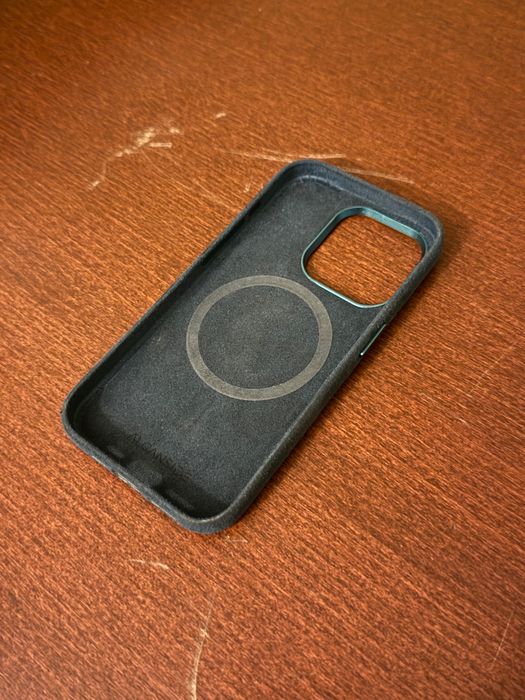 Husa Alcanside Originala din Alcantara cu MagSafe – iPhone 15 Pro