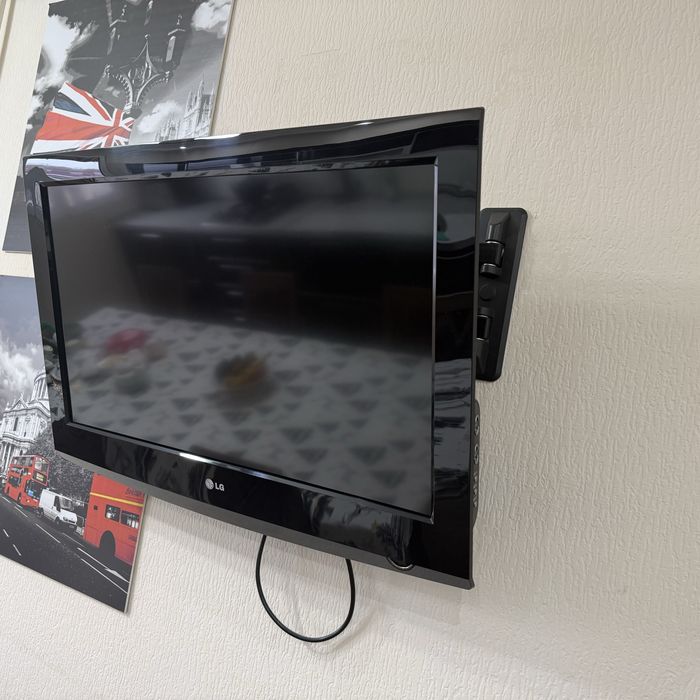 продам телевизор LG 32