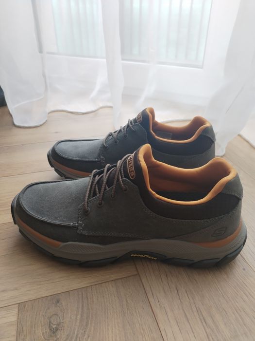 Vand pantofi Skechers noi. 42.5