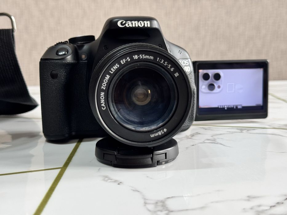 Зеркальный фотоаппарат Canon EOS 600D