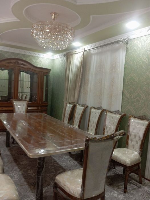 Стол и стул коричневый