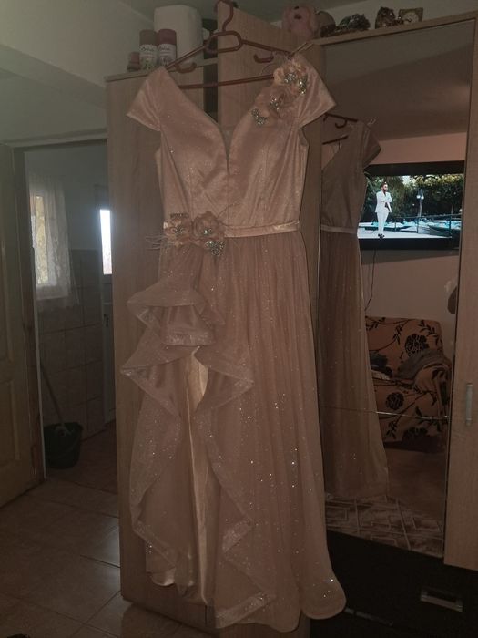 Vând rochie de Nașă