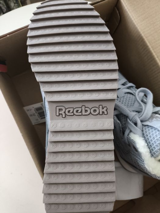 Новые утепленные кроссовки Reebok