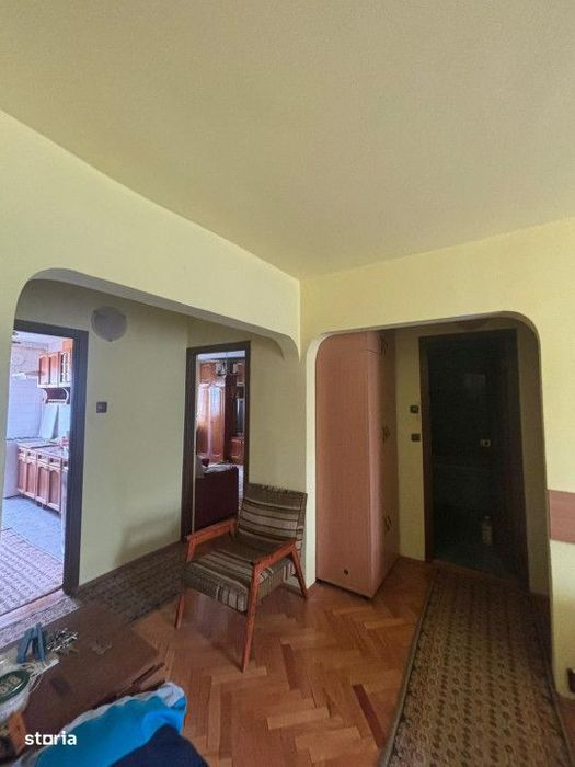 Vanzare - Apartament 3 camere, etaj 4 cu acoperis, finisaje medii, cu — fotografia 3