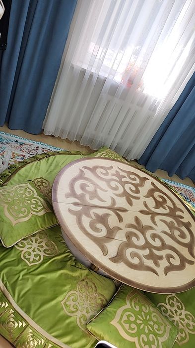 Домалақ жер столға арналған көрпелер