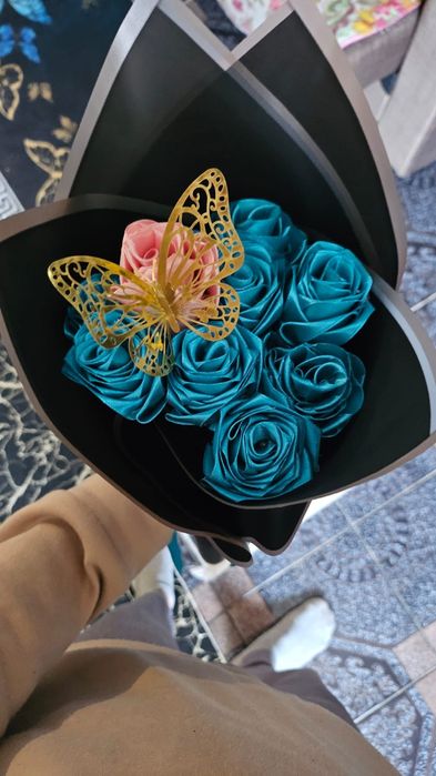 Букет от сатенни рози