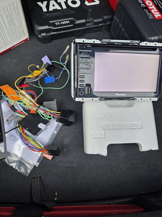 Vând Pioneer AVH-P3100DVD Auto