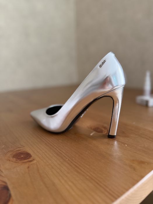 Продам туфли новые