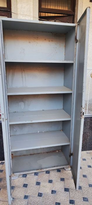 Железноный шкаф бу
Высота 1,80
Ширина 80
Глубина 40