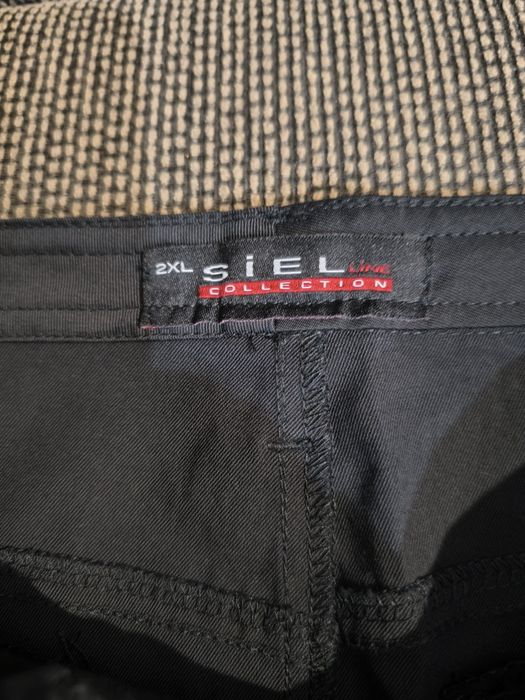 Продавам  черна пола