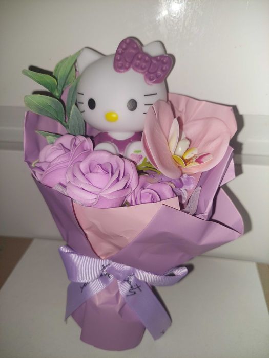 Buchet de flori Hello Kitty - nemuritoare, parfumate
