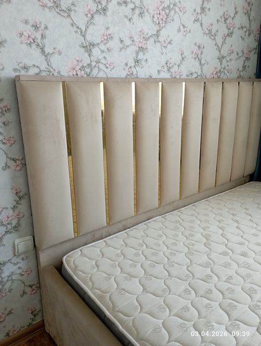 Спальный кровать