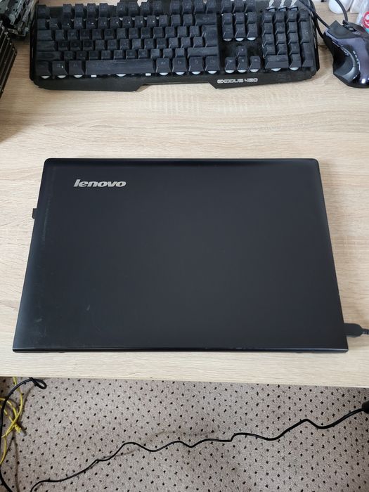 Laptop Lenovo  Z50 75 ,  A8-7100 , 8 GB  ram,  ssd 120 GB,  AMD R5 230 1 GB, 15.6"