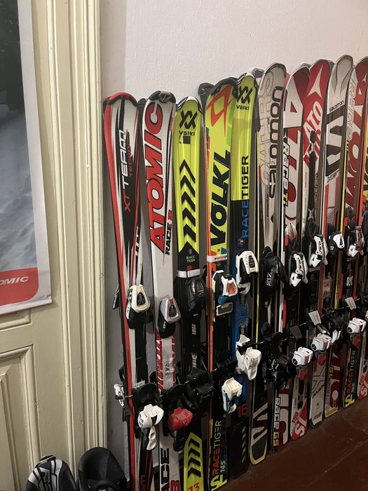 Продавам ски обувки,каски,очила и щеки
