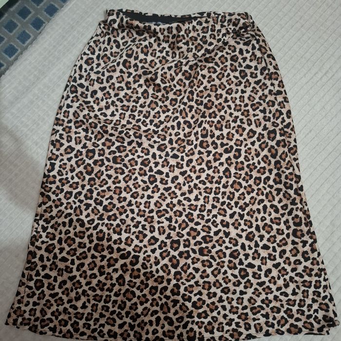 Fusta satin leoardata