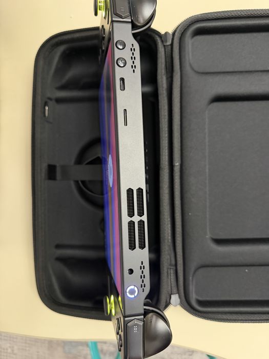 Lenovo Legion Go с гаранция до 25.12.2026 г и Докинг станция