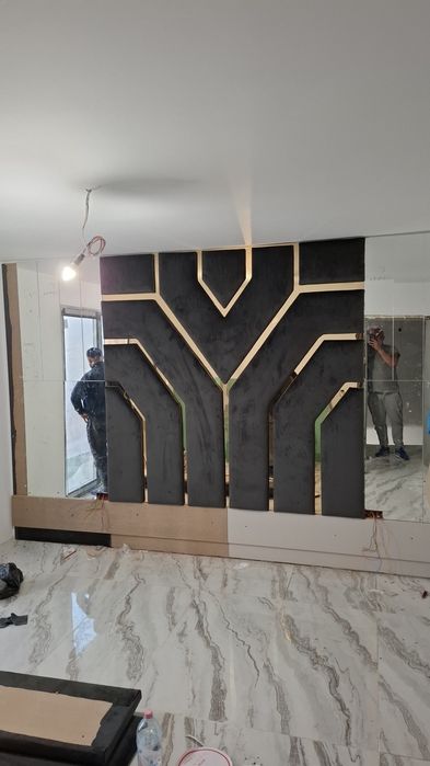 Pat tapițat cu oglinzi