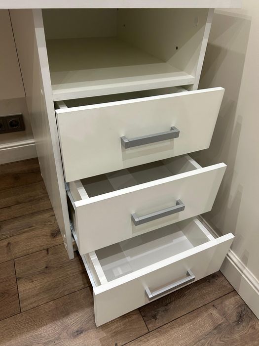 Стол белый письменный