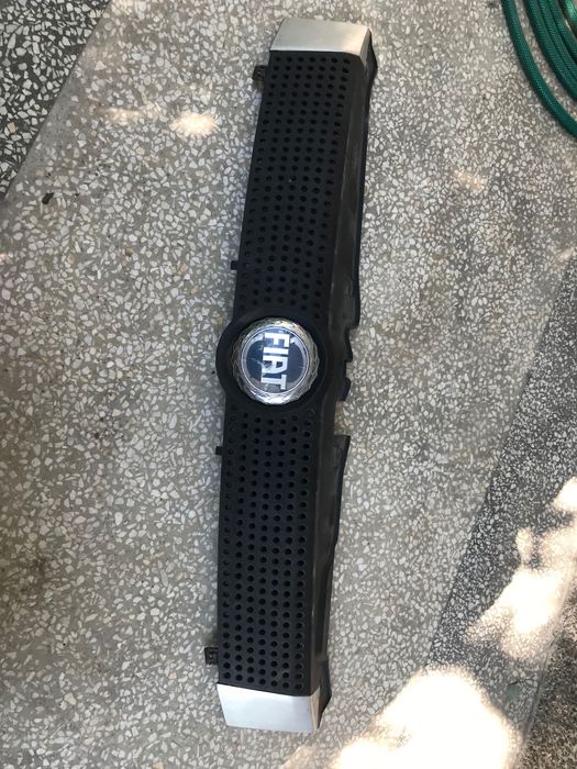 Решетки/маскис емблема за фиат Панда