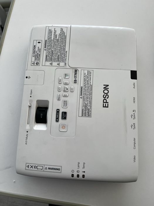 Продаю проектор Epson в отличном состояний