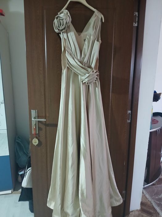 Rochie de vanzare eleganta   pt .orice petrecere stare bună  pret 600 lei