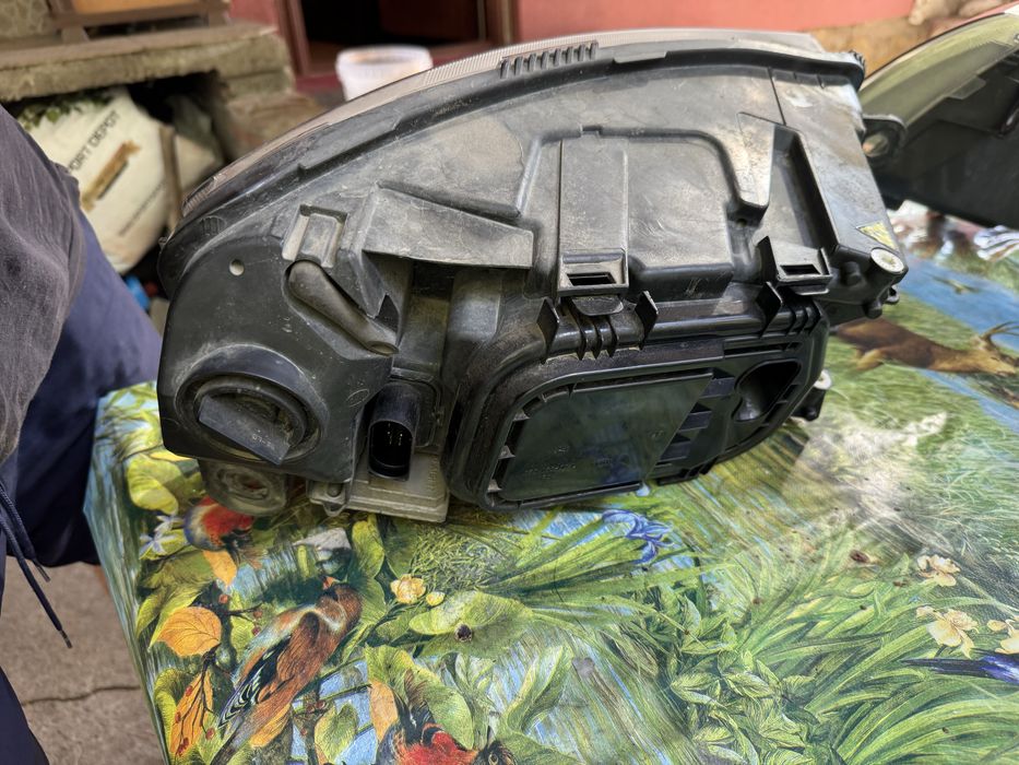 Продавам перфектни фарове за ауди Audi биксенон а6 a6 4f