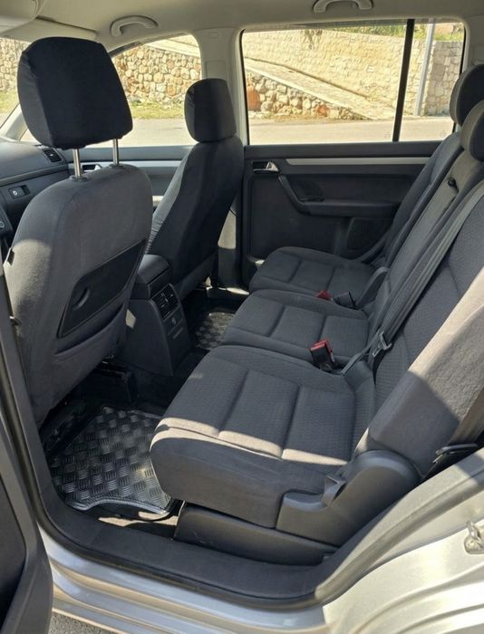 VW TOURAN         .