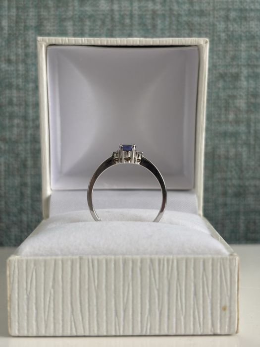 Пръстен бяло злато с диамант и танзанит