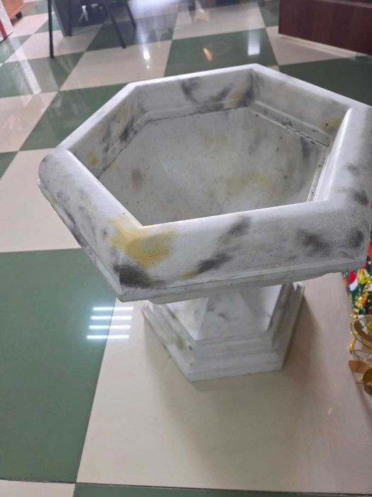 Вазоны разной формы и цвета