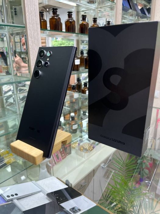 Samsung S22 Ultra xotirasi 12/256GB