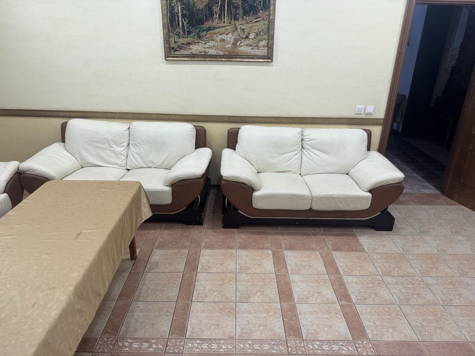 Кожанный диван.