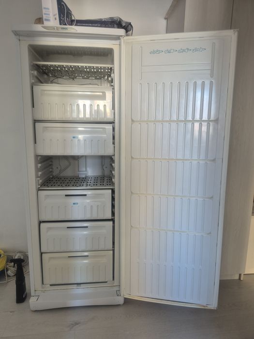 Продам срочно морозильную камеру