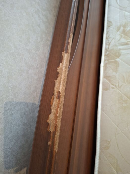 Диван с матрасом не новый !