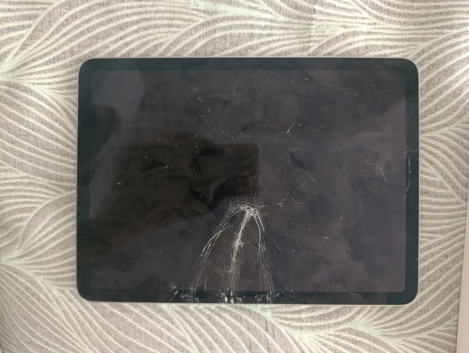 Продам IPad Air 11 M3 (2025) под ремонт