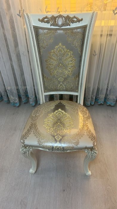 Стол и 6 стульев