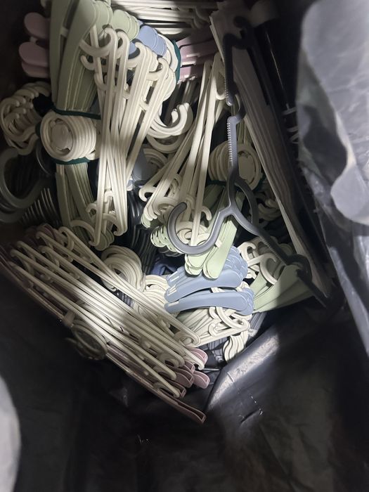 Mebel sotiladi dukon uchun va kiyim kechaklari bilan sotiladi