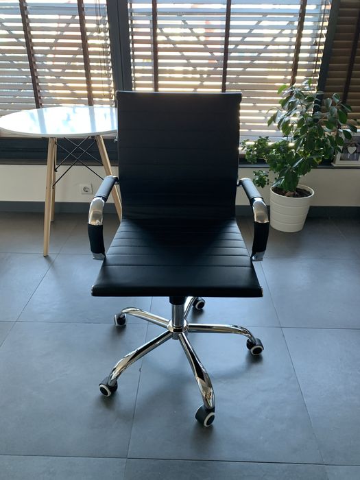 Офис Стол Tiffany - 24м гаранция и безплатна доставка до офис