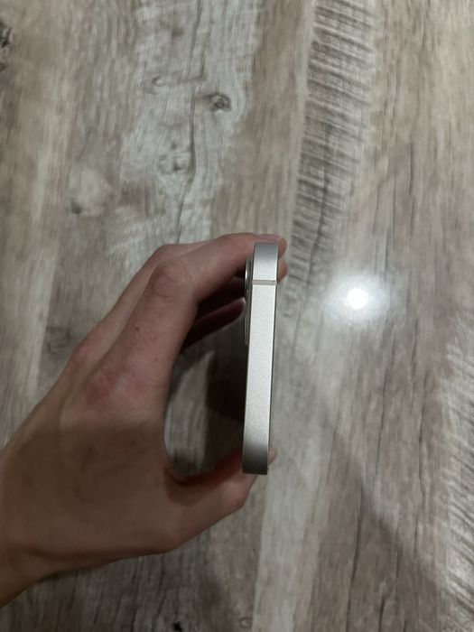 Продам Iphone 13