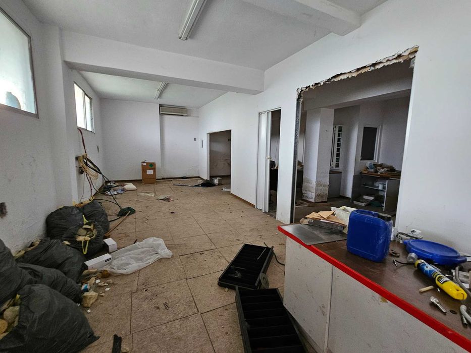 Продава се промишлен обект от 935 кв.м. в VI.PE. Кавала (код 4693)