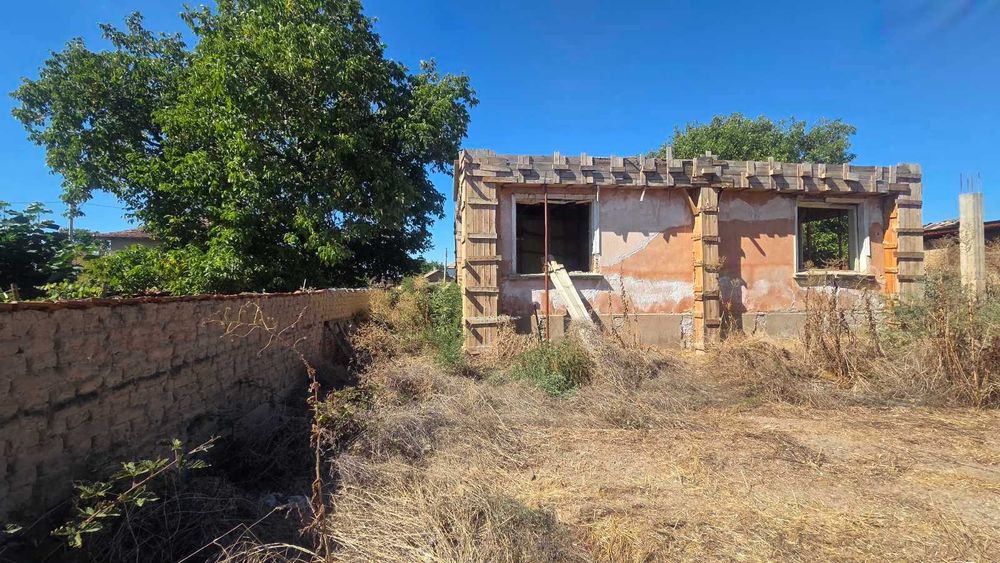 Къща с готови докумени в село Лесново