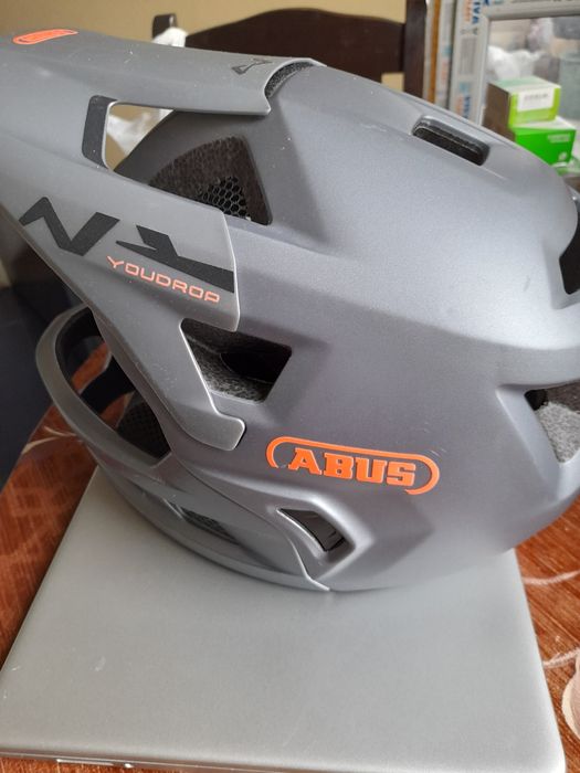 ABUS детска каска за спорт